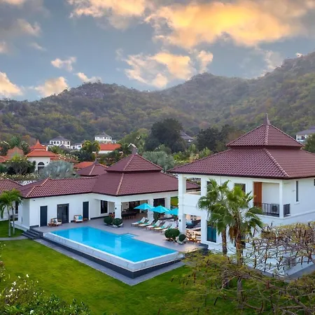 Luxury 5 Bedroom Pool Villa B11B